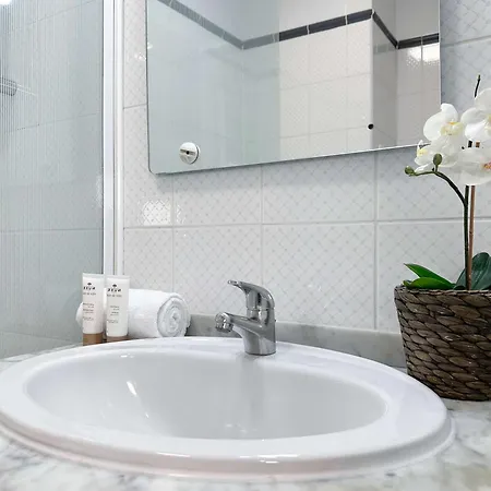 Perfect In Louvre Area Paris