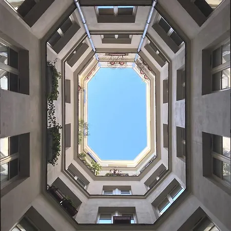 Perfect In Louvre Area פריז