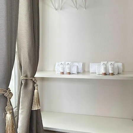 Perfect In Louvre Area